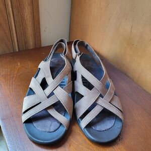 NEW Lands' End Tan Sandals with Criss-Cross Straps